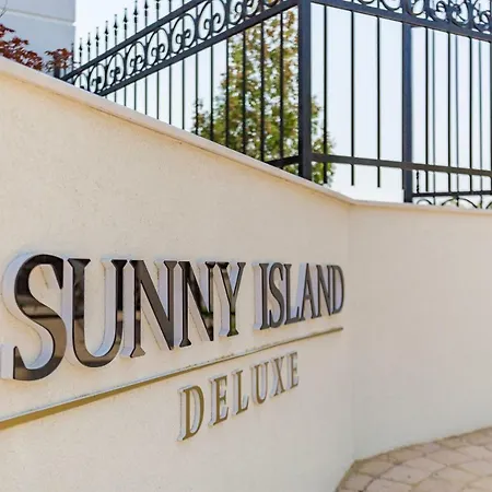 July's Island Deluxe *