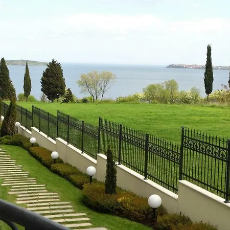 July's Island Deluxe * Tchernomorets
