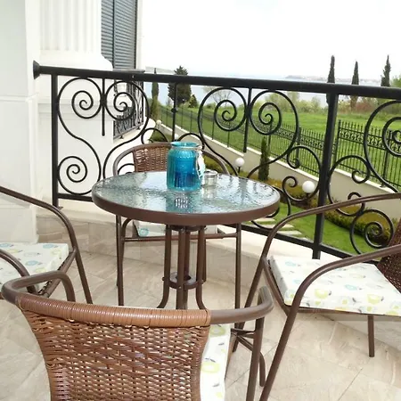 July's Island Deluxe شقة